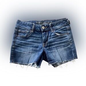 Women’s American Eagle Outfitters Shortie Distressed Blue Jean Shorts Size 4